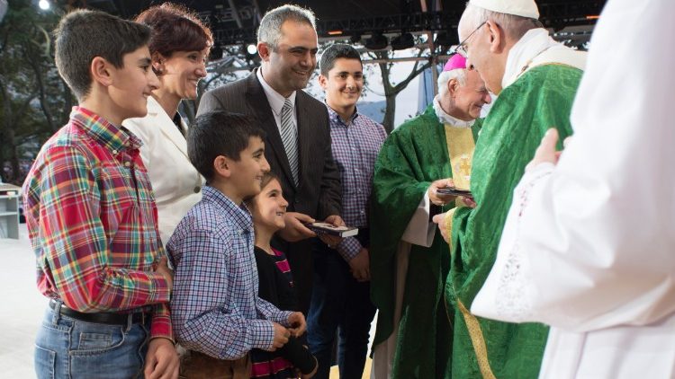 Papa Francesco incontra una famiglia durante l'VIII Incontro Mondiale delle Famiglie negli Stati Uniti 