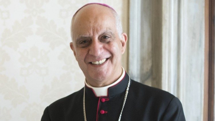 Голова Папської Ради сприяння новій євангелізації Архиєпископ Ріно Фізікелла 
