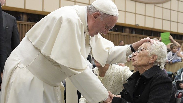 Papa Françesku dhe të moshuarit