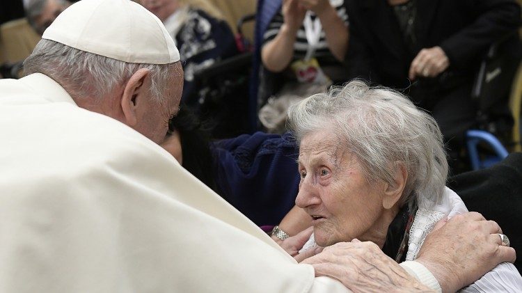 Påven: Kyrkan behöver de äldres böner