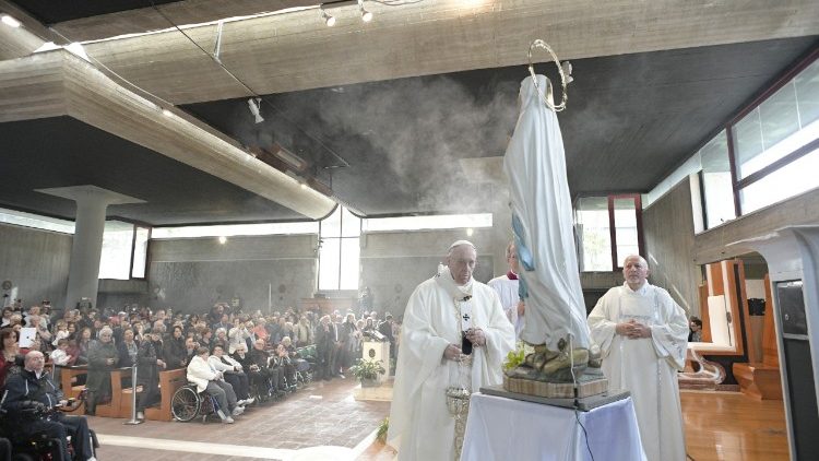 Papstmesse in San Paolo della Croce, im Stadtteil Corviale