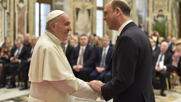 Papst Franziskus empfängt Teilnehmer einer OSZE-Konferenz über Antisemitismus in Rom
