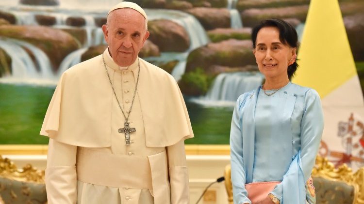 Papst Franziskus und Staatssrätin Aung San Suu Kyi