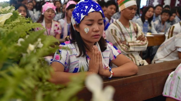 Des fidèles birmans lors de la messe à la cathédrale de Rangoun, le 30 novembre 2017.