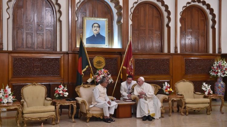 Le Pape François et Abdul Hamid, président de la République du Bangladesh, le 30 novembre 2017 à Dacca.
