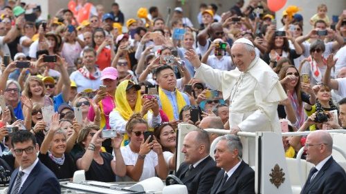 Catequesis del Papa: La vida verdadera la da sólo Jesús, buscar original y no la copia
