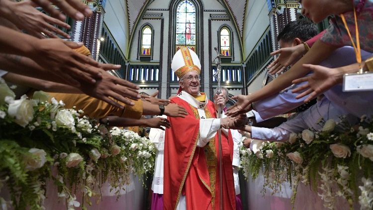 Misa Papa Francisco viaje apostólico jóvenes Catedral Yangón Myanmar