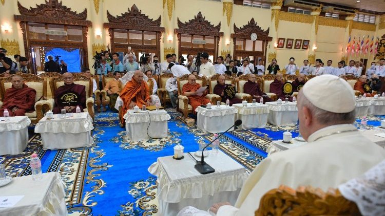 Encontro do Papa Francisco com o Conselho Supremo Sangha dos Monges Budistas