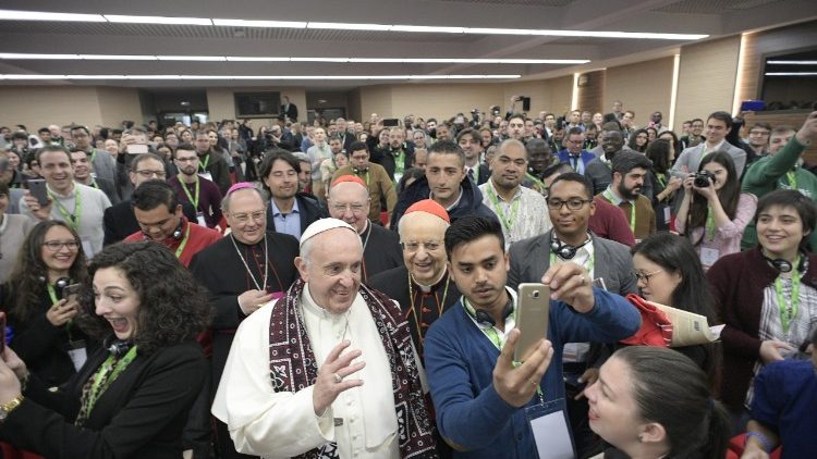 Popiežius tarp jaunimo 