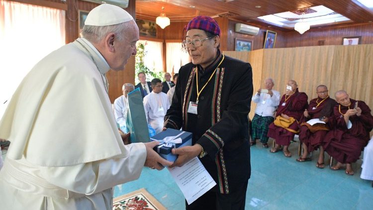 En Birmanie, le Pape Françios a rencontré 17 leaders de différentes religions le 28 novembre à Rangoun