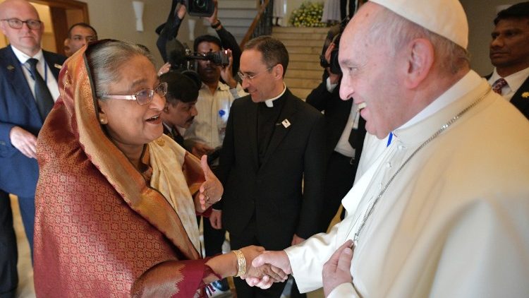 Papa Francisco com a Primeira Ministra de Bangladesh, Sra. Shekh Hasina  