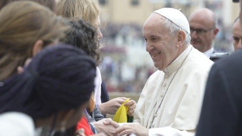 Papa pede oração e proteção às mulheres, vítimas de violência