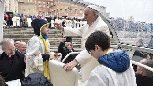 Vatikan: Franziskus wünscht Benedikt frohe Ostern