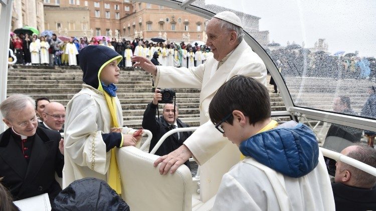 Papst Franziskus bei der Generalaudienz am Mottwoch, 4. April