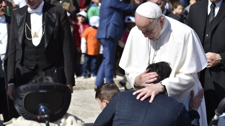 L 'abbraccio del Papa