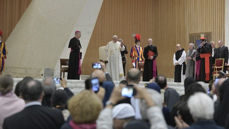 Franziskus bei der Audienz für die Ordensleute in der Audienzhalle des Vatikan