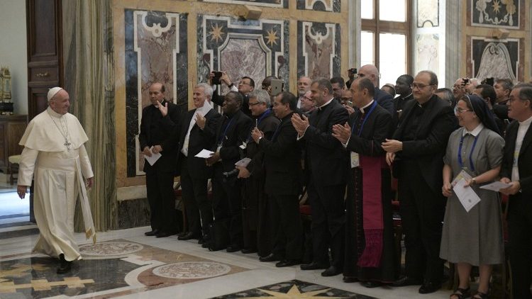 البابا فرنسيس مع المديرين الوطنيين للأعمال الرسولية البابوية حزيران يونيو 2018