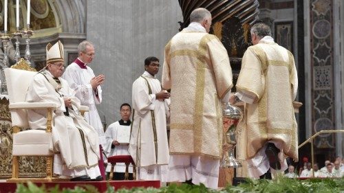 Pope Francis at Chrism Mass: 'God is close to his people'