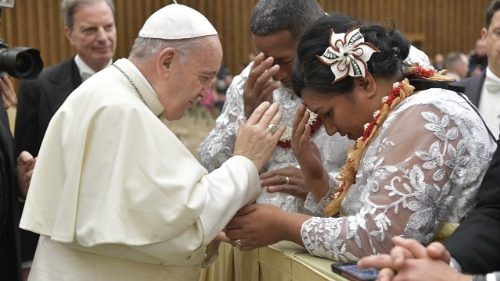 Папа – супругам: Бог вас сопровождает и любит, не ставя условий