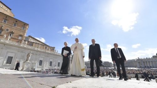 Påven ber för Heliga Landet: Våld föder våld