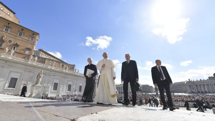 Påven Franciskus på Petersplatsen