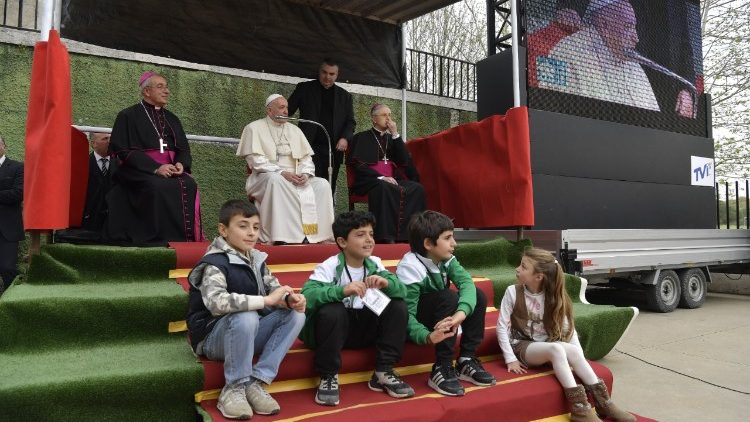 Papa Franjo u pohodu rimskoj župi svetoga Pavla od Križa; 15. travnja 2018.