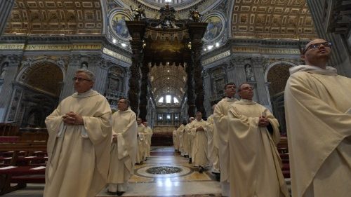 Papa celebra com Missionários da Misericórdia na Basílica de São Pedro