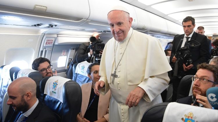 Papež v letedla při ekumenické pouti do Ženevy