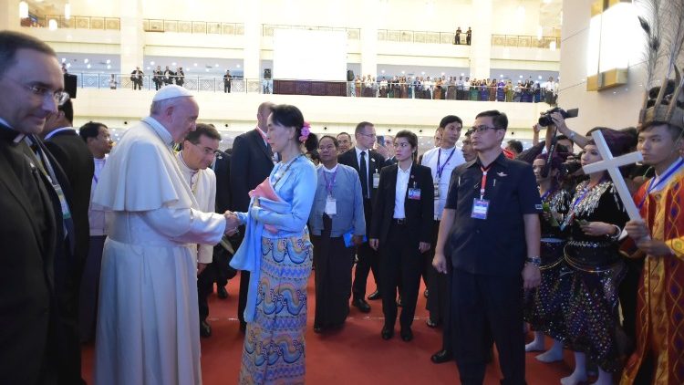 Papst Franziskus begegnet der Staatsrätin Myanmars