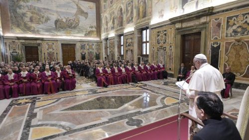 Papa alla Rota Romana: serve discernimento delle coscienze degli sposi