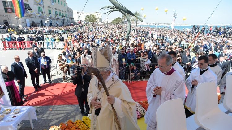 La Messa del Papa a Molfetta in Puglia