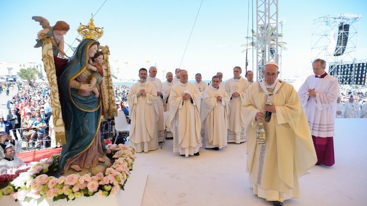 Svätý Otec počas návštevy regiónu Apúlia v apríli 2018