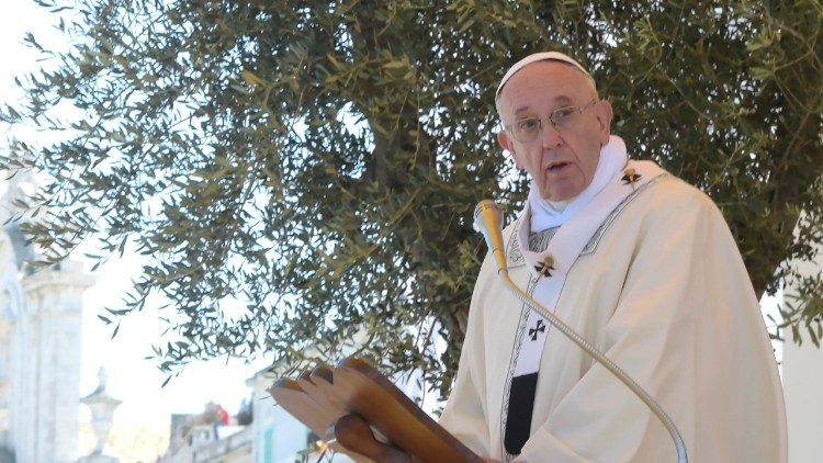 Pope Francis celebrates Holy Mass in Molfetta