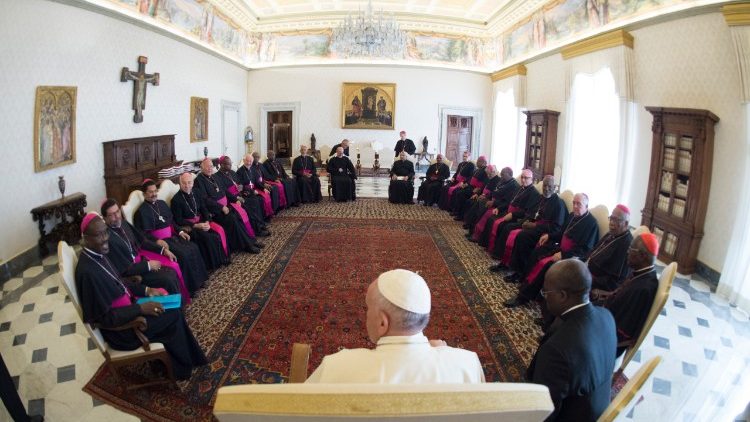 Le Pape en dialogue avec les évêques des Antilles, le 16 avril 2018 au Vatican.