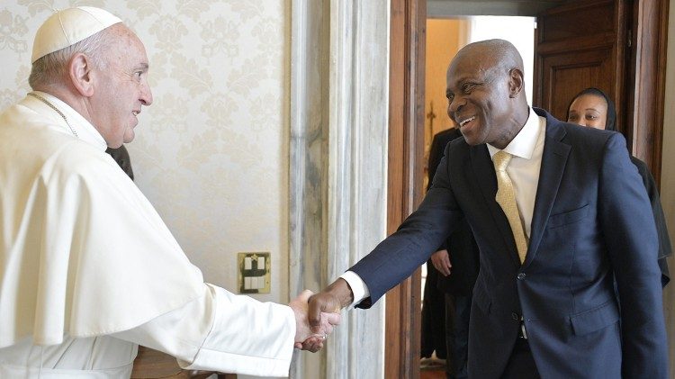 Papa Francesco con il presidente dell'Ifad Gilbert F. Houngbo