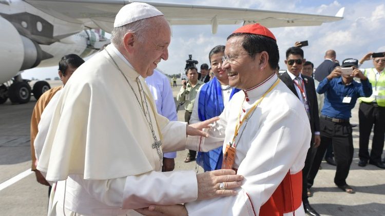 Cardinal Charles Bo (R) welcoming Pope Francis in Yangon, Myanmar, 27 Nov. 2017.