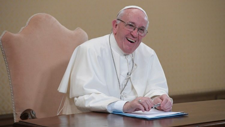 Papa exorta uma informação de qualidade que constrói pontes de compreensão e diálogo