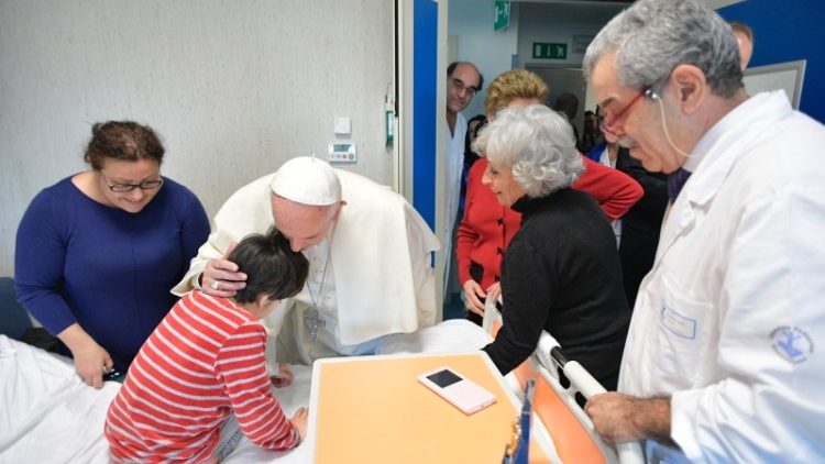 L'affetto del Santo Padre per ogni piccolo paziente