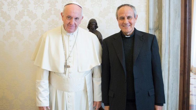 El Papa Francisco y el Presidente de la Fraternidad de Comunión y Liberación, p. Julián Carrón. Foto de archivo