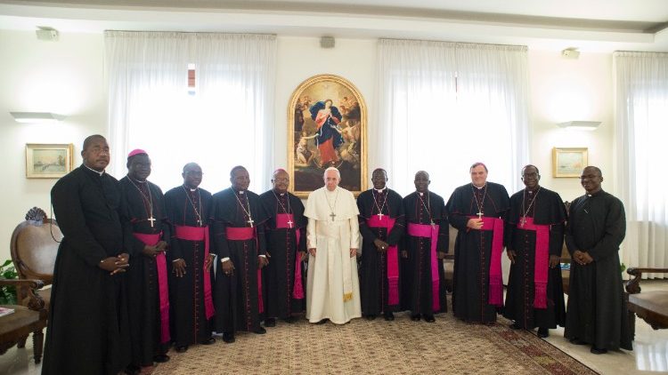 Le Pape avec les évêques du Liberia, de Gambie et de Sierra Leone en visite ad limina au Vatican le 11 juin 2018.