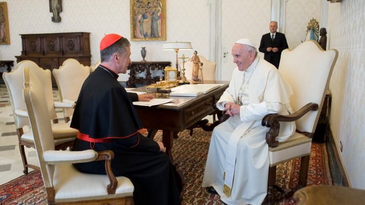 프란치스코 교황과 블레스 수피치 추기경