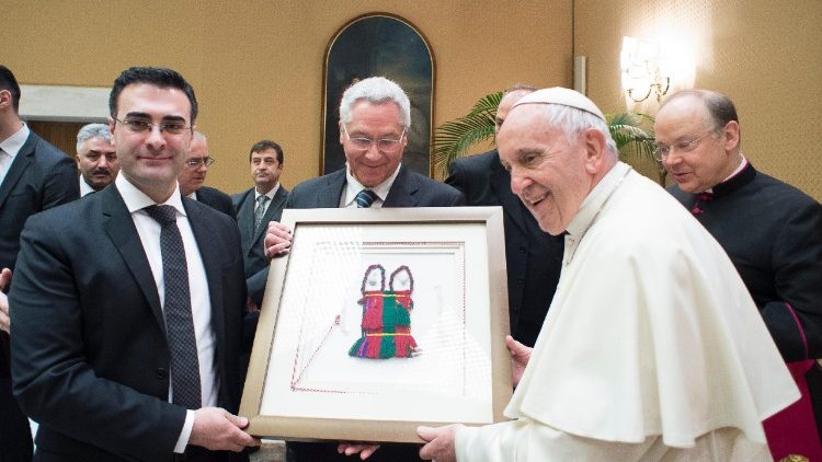 Le Pape François et des représentants yézidis d'Allemagne, le 24 janvier au Vatican. 