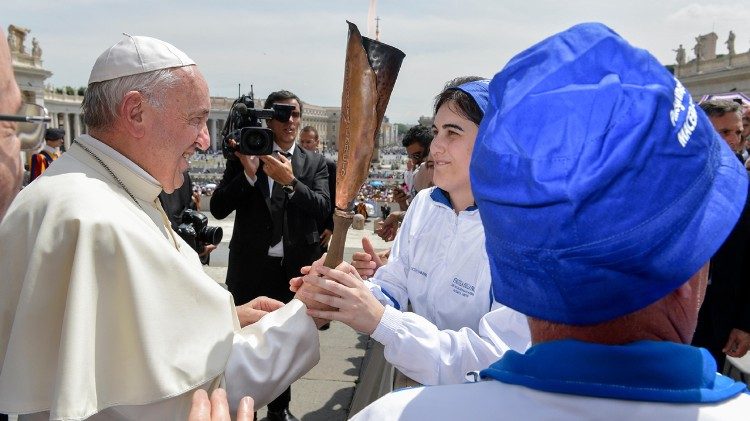 Papa bekon Pishtarin e Paqes së shtegtimit Macerata-Loreto