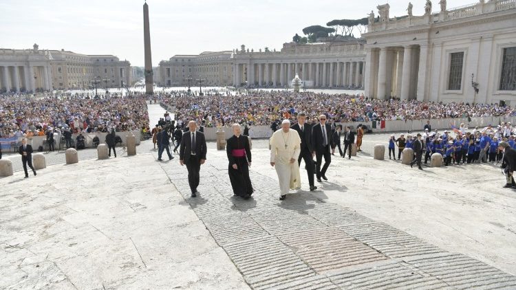 Påven Franciskus på Petersplatsen