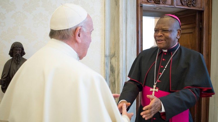 Mgr Fridolin Ambongo, archevêque de Kinshasa avec le Pape François