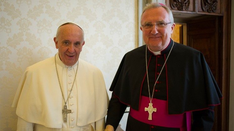 Арцыбіскуп Рош з папам Францішкам
