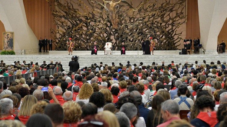 프란치스코 교황과 보혈선교회 영적 가족들