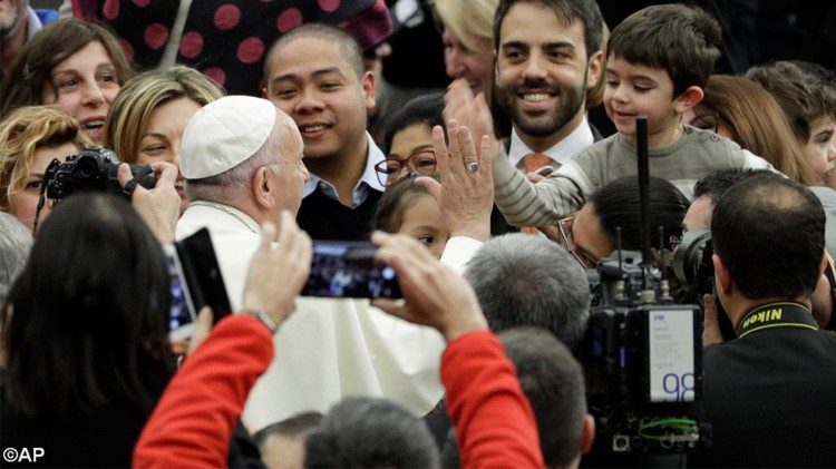 Papst traf Vatikanmitarbeiter und deren Familienangehörige