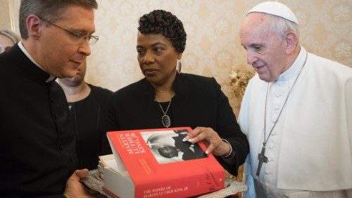 Pope Francis receives Bernice Albertine King, Martin Luther King, Jr's daughter