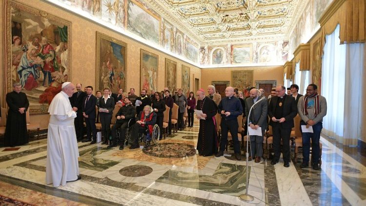 Le Pape recevant les membres de la Diaconie de la Beauté, le 24 février 2018.